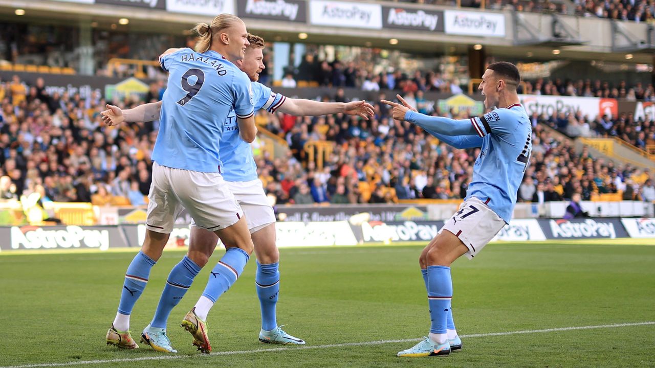 WOLVERHAMPTON, ENGLAND - SEPTEMBER 17: Kevin de Bruyne of Manchester City (C) celebrates with Erling Haaland of Manchester City (L) and Phil Foden of Manchester City (R) after assisting their 1st goal during the Premier League match between Wolverhampton Wanderers and Manchester City at Molineux on September 17, 2022 in Wolverhampton, United Kingdom. (Photo by Simon Stacpoole/Offside/Offside via Getty Images)