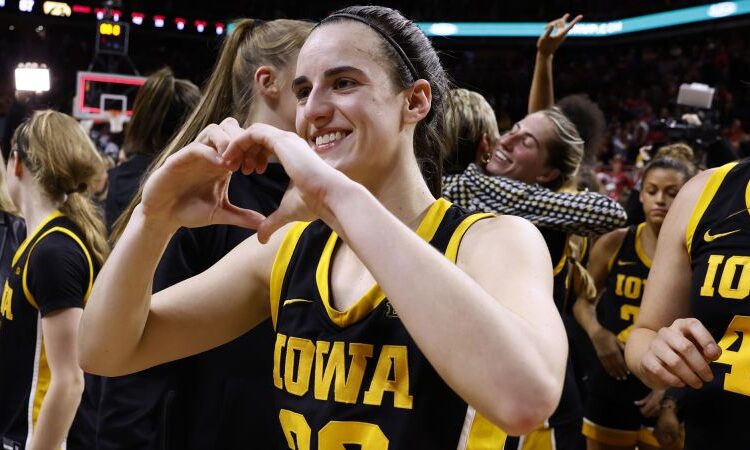 Iowa Women’s Basketball Star Caitlin Clark Makes History With 3,000 ...