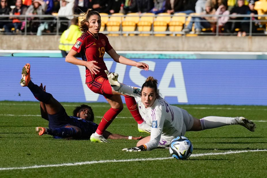 Spanish goalkeeper Cata Coll and defender Olga Carmona watch as a shot from the Netherlands' Lineth Beerensteyn goes wide during extra time.