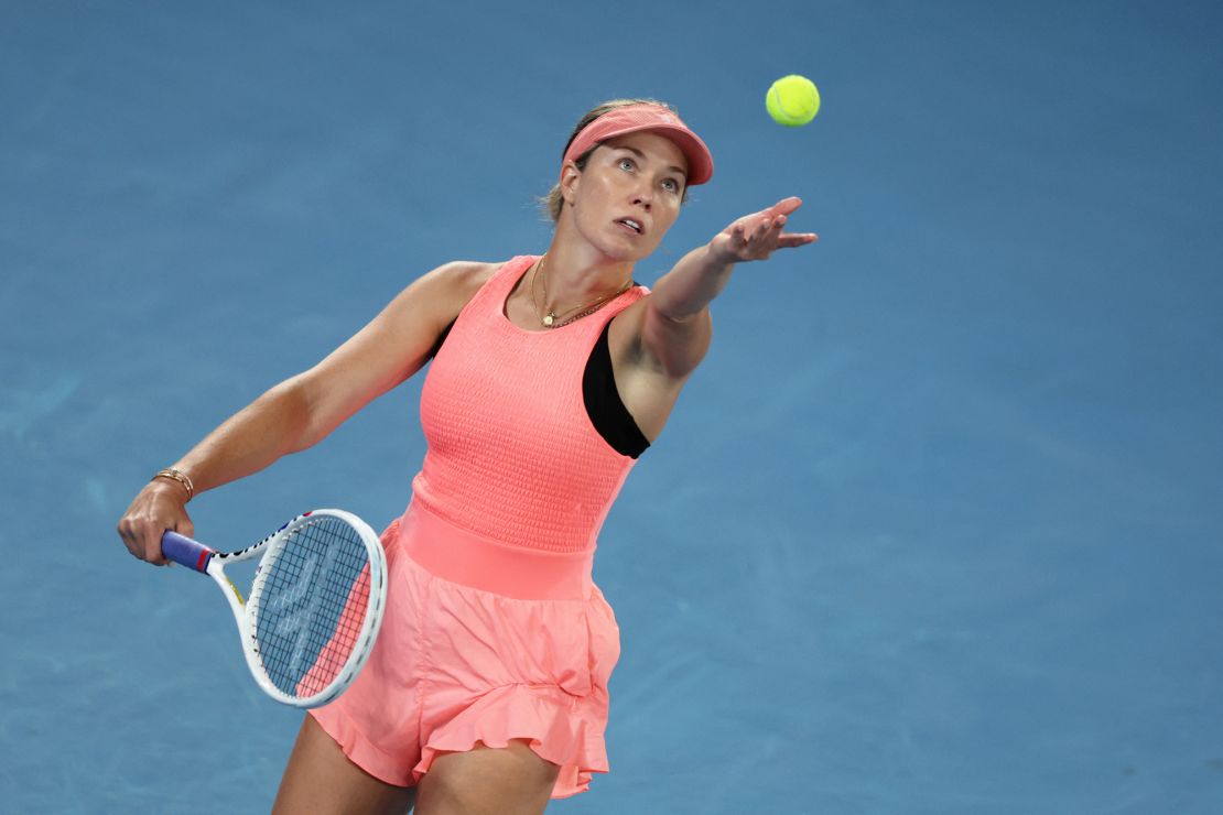 USA's Danielle Collins serves against Poland's Iga Swiatek during their women's singles match on day five of the Australian Open tennis tournament in Melbourne on January 18, 2024. (Photo by Martin KEEP / AFP) / -- IMAGE RESTRICTED TO EDITORIAL USE - STRICTLY NO COMMERCIAL USE -- (Photo by MARTIN KEEP/AFP via Getty Images)