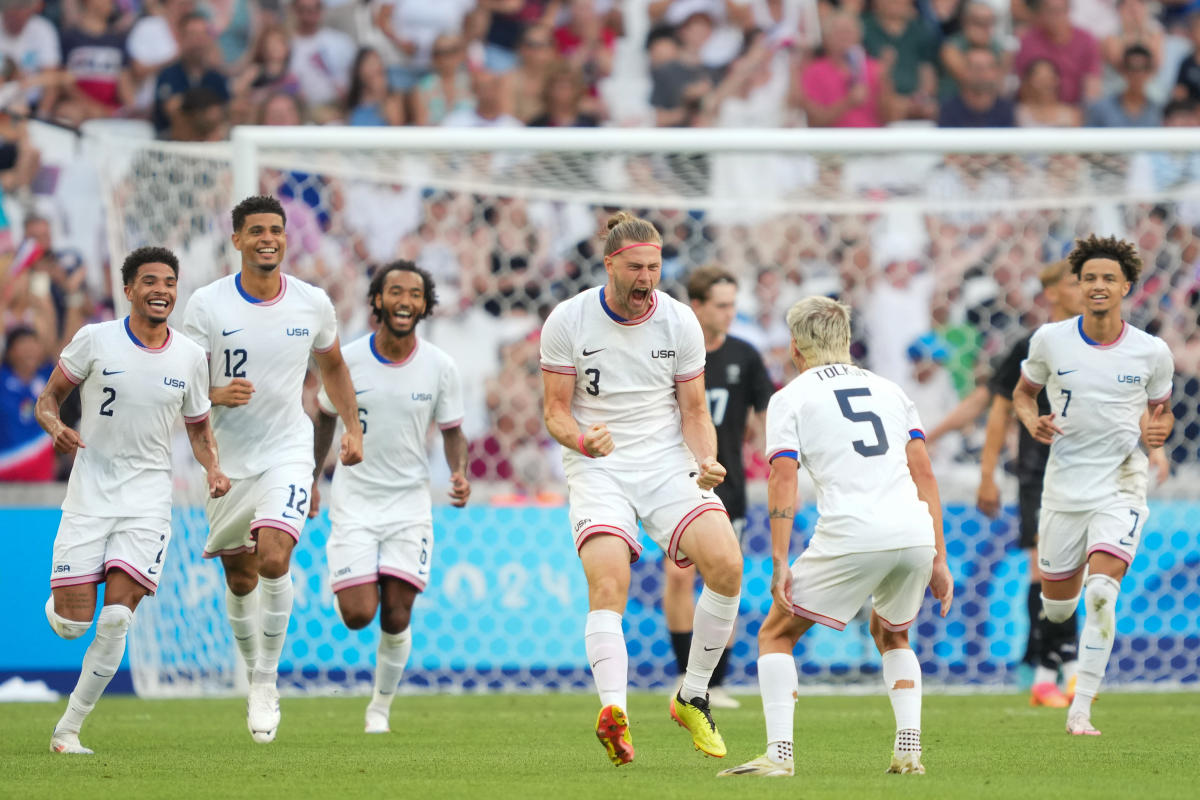 2024 Paris Olympics U.S. men's national team roll to dominant 41 win