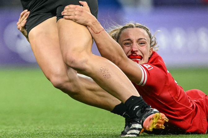 Canada's Krissy Scurfield tackles New Zealand's Jazmin Felix-Hotham during a rugby sevens match on Sunday, July 28.