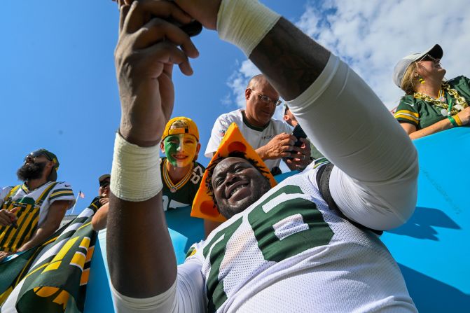 Kadeem Telfort of the Green Bay Packers takes a selfie with a fan after the Packers beat the Tennessee Titans 30-14 on the road in Nashville on September 22.