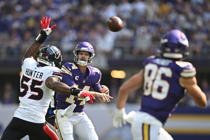 Minnesota Vikings quarterback Sam Darnold throws the ball to tight end Johnny Mundt in Minneapolis on September 22. The Vikings beat the Houston Texans 34-7.